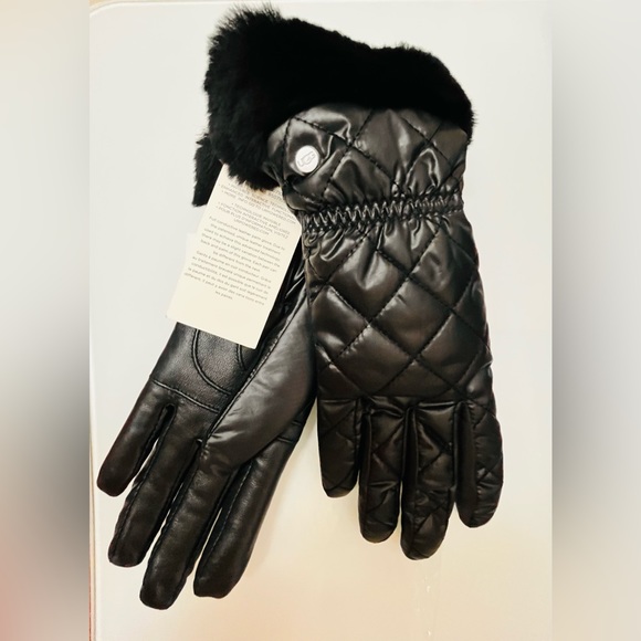 NWT UGG Size S/M Women's $85 Faux Fur Trim Quited Gloves Black - Picture 4 of 6